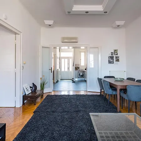 Διαμέρισμα Akacfa Living